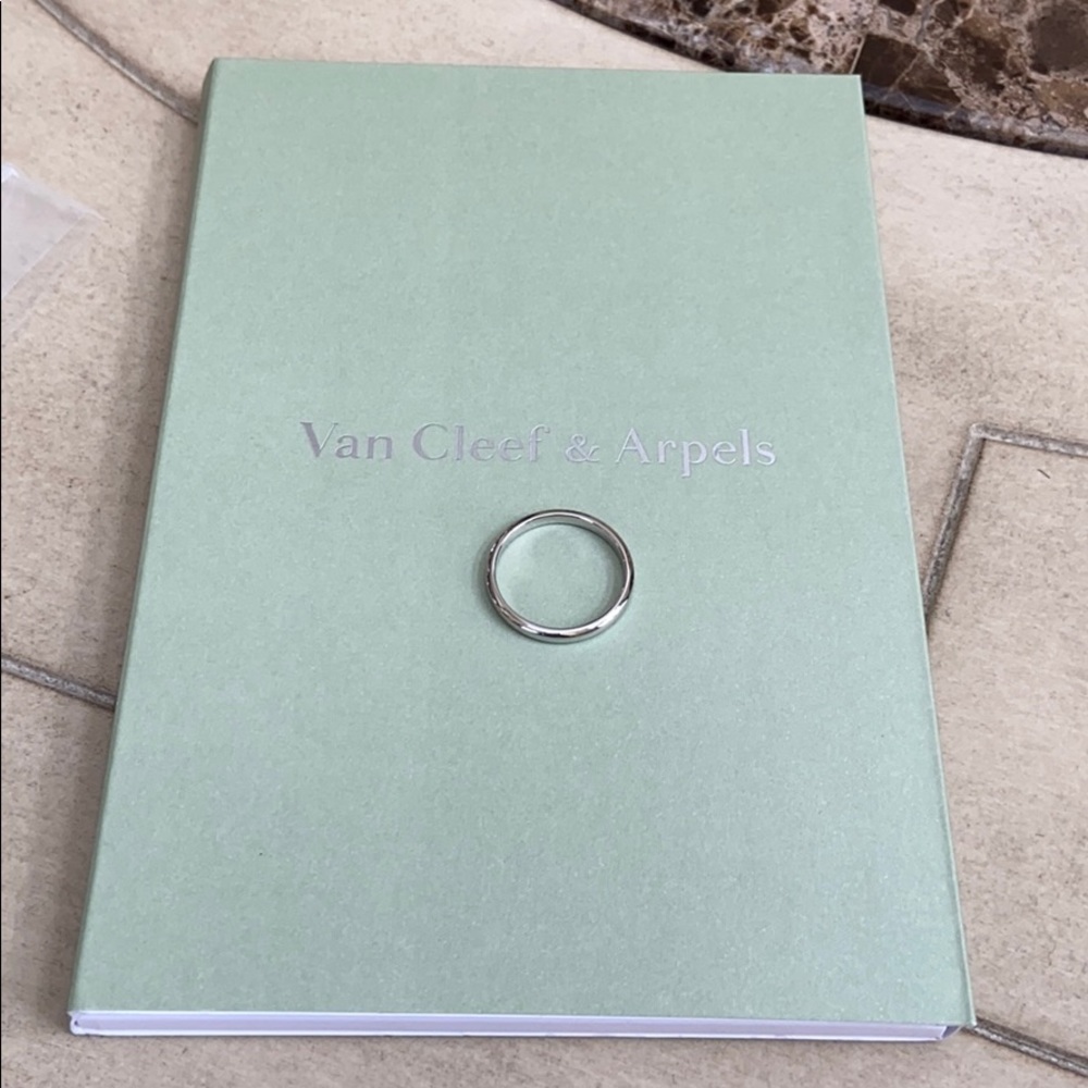 Van Cleef and Arpels ring band